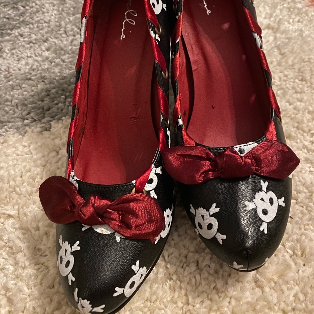 Jolly Roger Pirate heels by Elle EUC